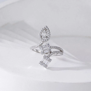 Bague ouverte bypass en argent massif S925 avec clusters de diamants poire et rectangle