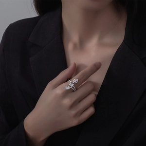 Bague ouverte en argent 925 avec zircons taille émeraude et en forme de goutte
