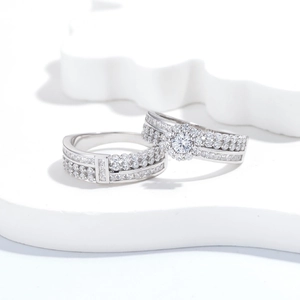 Sparkling S925 sterling silver snowflake ring set with round and baguette halo diamonds