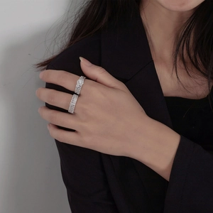 Elegant S925 sterling silver snowflake ring set with sparkling zircon micro-pave crystals