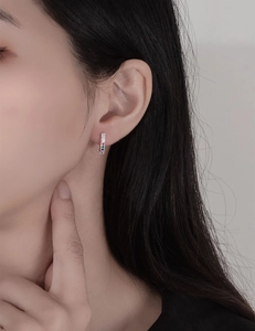 Detailed close-up of 925 silver U-shape earring featuring a colorful rainbow gemstone inlay