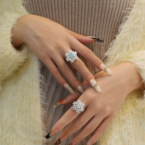Paraiba-blaue und weiße Blumenringe aus 925er Silber mit Brillantschliff-Steinen