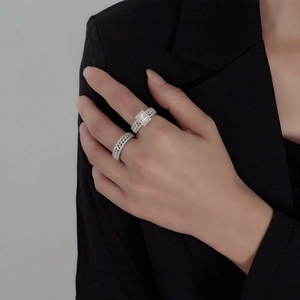 S925 sterling silver ring set featuring a rectangular zircon and woven band design