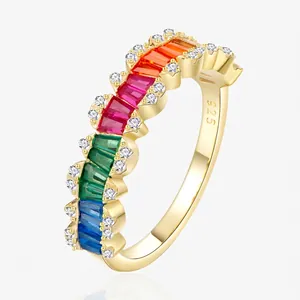 Bague en Argent Sterling 925 avec Zirconia Arc-en-ciel pour Femme Bague Géométrique Triangle Incrustée Personnalisée Bijoux de Mode Cadeau