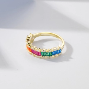 Bague luxueuse en argent 925 avec pierres arc-en-ciel et placage or avec diamants pavés