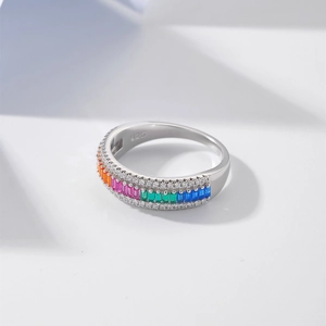 Bague pour femme en argent 925 avec zircons arc-en-ciel dégradés et serti pavé