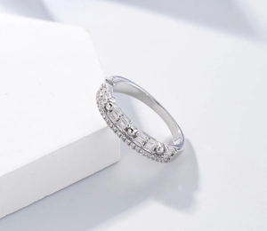 Detailed view of S925 silver ring featuring mixed-cut baguette and round crystals