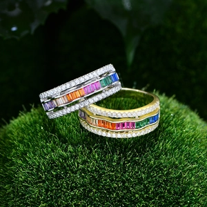 Bagues en pierres arc-en-ciel plaquées argent et or avec micro-pave de cristaux