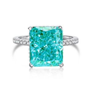 Élégante bague en argent 925 avec une pierre précieuse bleu glacé de 10x12 mm de coupe radiante