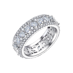 Bague luxueuse en argent avec zircons marquise et ronds sertis sur plusieurs rangées