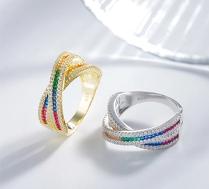 Detailed close-up of rainbow baguette gemstone rings with crossed band in 925 silver