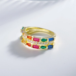 Regenboog brede band ring met veelkleurige zirkonia's en zilveren goudlaagje
