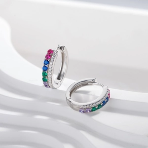 Créoles arc-en-ciel avec oxydes de zirconium colorés et placage argent sur argent 925