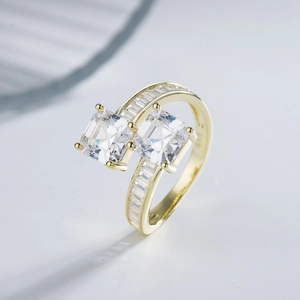Bague en argent 925 doré avec deux pierres taille Asscher et serti canal sur le côté