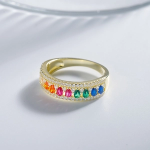 Anello arcobaleno in argento 925 dorato con pietre a goccia colorate e zirconi bianchi