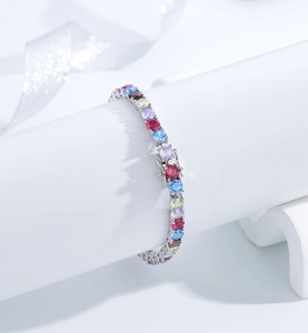 Dettaglio del bracciale tennis multicolore 5mm con chiusura di sicurezza in argento