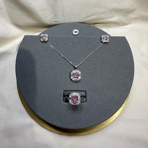 Detailliertes Set aus 925er Silber Halskette, Ring und Ohrringen mit rosa Zirkonia im Rahmen