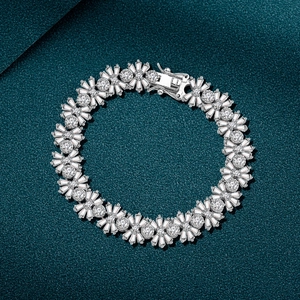 Bracelet élégant fleur de flocon en argent massif avec cristaux de zircone cubique