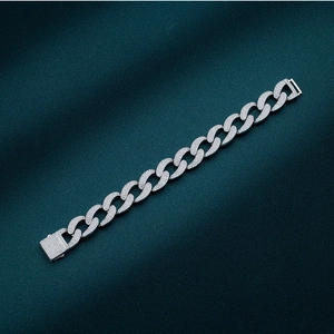 Sparkling silver cuban link bracelet with micro-paved diamonds for hip-hop style fashion