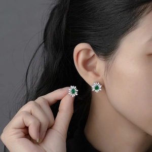 Elegant 925 silver sunflower stud earrings with pear-cut emerald and trapezoid zircons