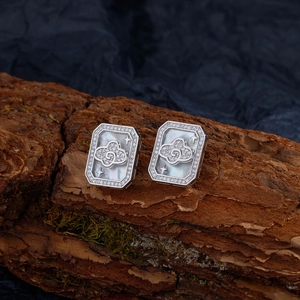 Boucles d'oreilles carrées en argent S925 avec nacre et motif nuage étoilé brillant