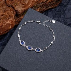 Bracelet élégant en argent sterling S925 avec saphir bleu ovale et pierres de zircon blanc