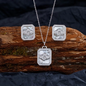 Parure de bijoux en argent S925 avec nacre et zircons comprenant boucles et collier