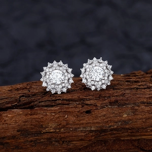 Funkelnde S925 Sterlingsilber Blumen Ohrstecker mit glänzenden Zirkonia Kristallen
