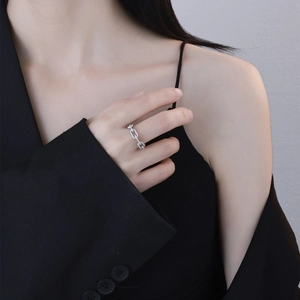 Fashion S925 sterling silver chain ring with pavé micro-inlaid diamonds for women