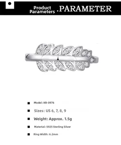 Gros plan sur la bague feuille en argent S925 montrant les détails des zircons pavés