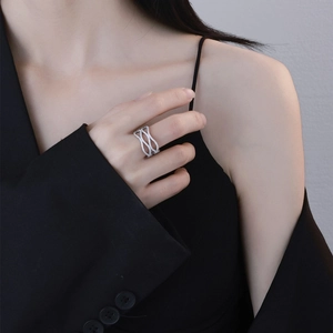 Sparkling S925 sterling silver multi-layer crisscross ring with pavé-set cubic zirconia