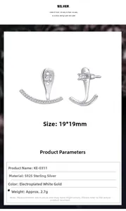 Détail des boucles d'oreilles smiley en argent 925 avec pierres en zircone incurvées