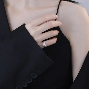 Bague élégante en argent sterling S925 en forme de plume avec oxydes de zirconium