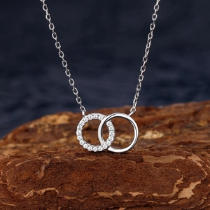 Collier en argent sterling S925 avec pendentif double anneau entrelacé et zircons brillants