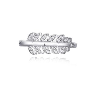 Bague épis de blé en argent S925 avec zircons brillants sur une surface réfléchissante