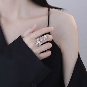 Luxurious S925 sterling silver swirl ring with sparkling cubic zirconia on female hand
