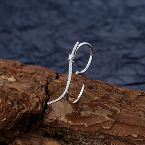 Minimalist S925 sterling silver double-finger ring with streamline design and zircon star