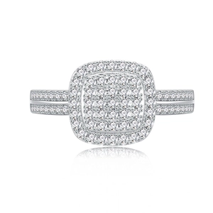 Elegante anello quadrato in argento sterling S925 con micro pavé di diamanti sintetici
