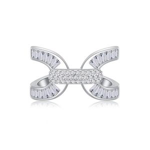 Anello elegante in argento S925 con doppia C geometrica e diamanti scintillanti
