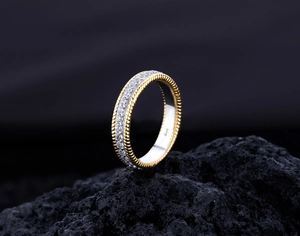 Macro shot of 925 sterling silver stamp and gold twist edge on the pavé diamond ring