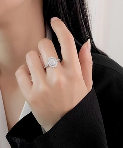 Detailed view of an oval-shaped pavé diamond ring in S925 sterling silver on a model