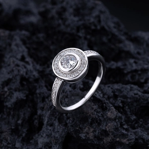 Sparkling S925 sterling silver halo ring with round brilliant-cut center stone for women