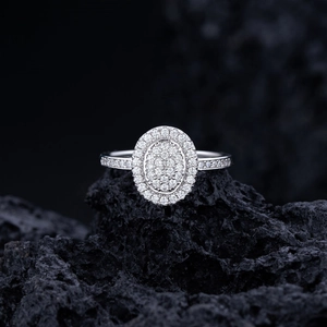 Elegant S925 sterling silver oval ring with pavé sparkling diamonds on a black rock base