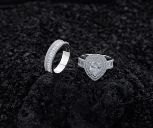 Macro-opname van S925 zilveren druppelringen met gedetailleerde micro-pave zetting