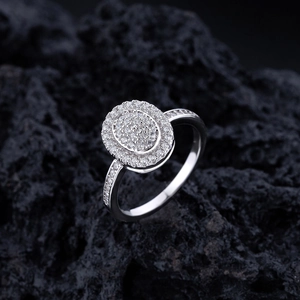 Luxurious S925 sterling silver oval halo ring with sparkling pavé cubic zirconia