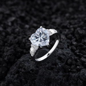 Bague élégante en argent sterling 925 avec une grande pierre taille cœur en diamant
