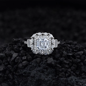 Bague élégante en argent 925 avec diamant carré et accents marquise sur roche noire