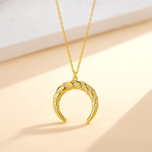 Collier croissant en argent 925 plaqué or 14 carats serti de zircons brillants de luxe