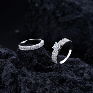 Classic 925 sterling silver bridal ring set with sparkling zirconia on black stone