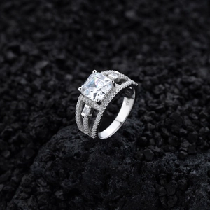 Elegante vierkante zirkoon ring van 925 sterling zilver met drielaags bandontwerp